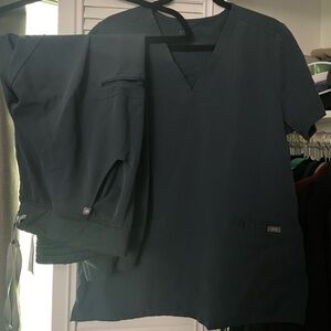 Figs large blue scrub top & regular jogger bottoms